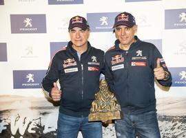 Carlos Sainz y Lucas Cruz celebran en Madrid su victoria en un Dakar histórico 