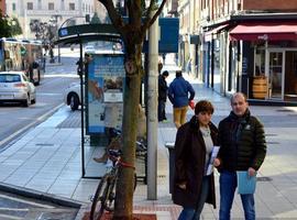 Oviedo mejora el pavimento en las paradas del bus urbano