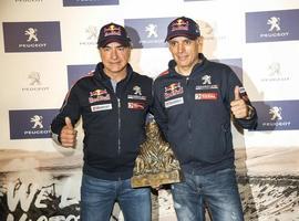 Exposición sobre la victoria de Carlos Sainz y Lucas Cruz en el Dakar 2018