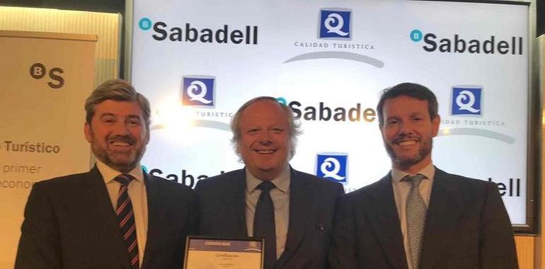 El Sabadell, primera entidad bancaria en el mundo con certificación de calidad turística