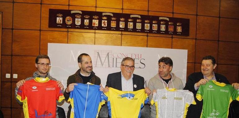 150 corredores de 22 equipos en la Challenge Montaña Central de Asturias 