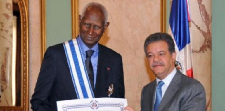 Condecoración al Secretario General de la Francofonía, Abdou Diouf