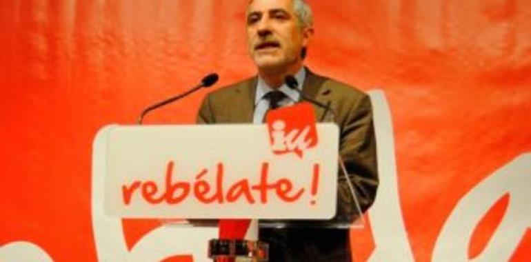 Llamazares reta a PP y PSOE a realizar un debate el próximo domingo