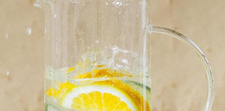 Agua con sal y limón: un elixir para tu salud