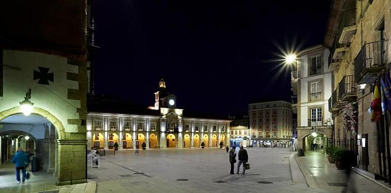 ¡La Plaza de España de Avilés brilla con luz propia!