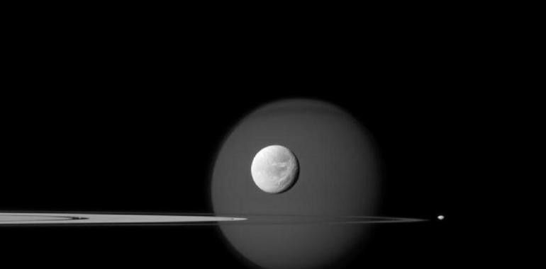 Cassini se acerca hoy a las lunas de Saturno, Diode y Titán