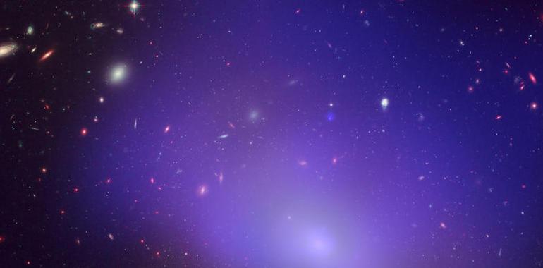 Una tesis busca alternativas al modelo cosmológico aceptado basado en la materia oscura