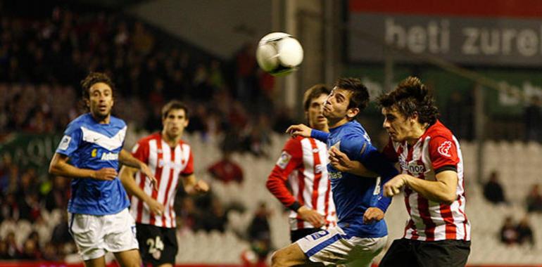 El Real Oviedo sale con la cabeza alta de San Mamés