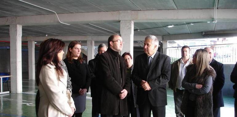 Fomento entrega al Ayuntamiento de Pravia la obra del nuevo aparcamiento