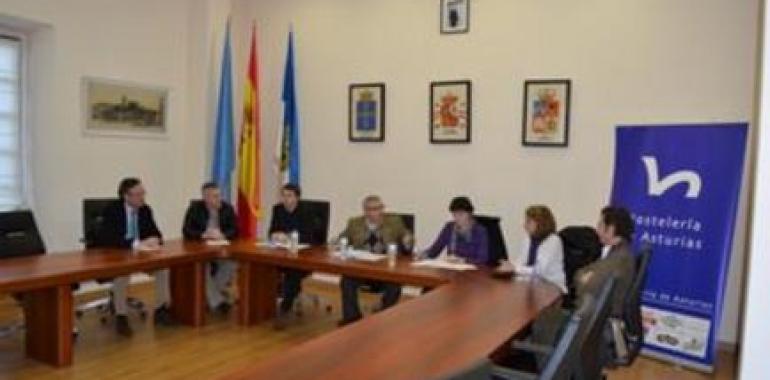 La Junta Local de Tapia y el Ayuntamiento colaboran en la potenciación del turismo en el municipio
