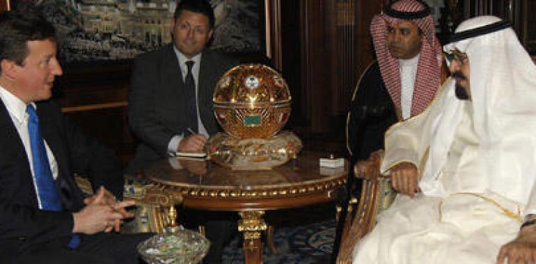 Cámeron visita Riad para fortalecer lazos con Arabia Saudí