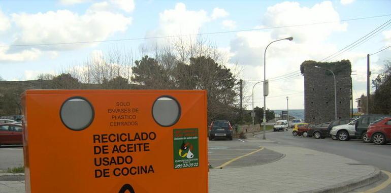 Instalación de contenedores para la recogida selectiva de aceites vegetales domiciliarios en Llanes