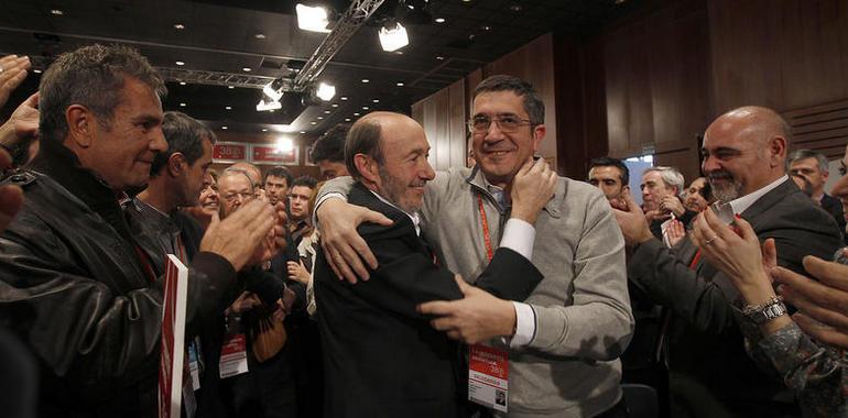 Rubalcaba, nuevo secretario general del PSOE: Ahora a "por Asturias, Javier"