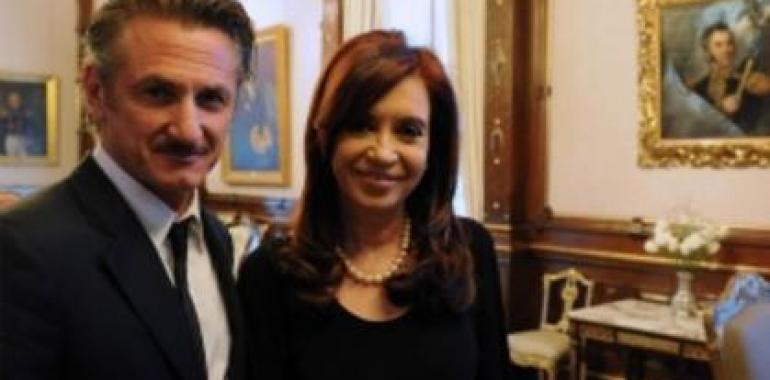 Cristina Fernández analizó con Sean Penn la situación en Haití