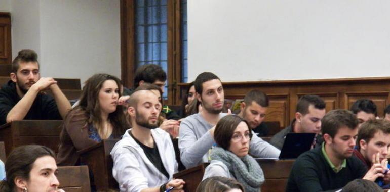 Estudiantes de 25 universidades acuerdan en Oviedo una campaña de movilización