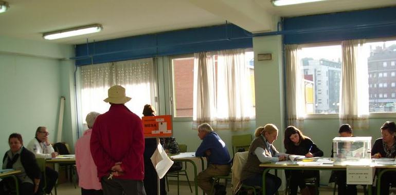 La participación electoral en Asturias a las 18 horas se mantiene 8 puntos por debajo de la de 2011