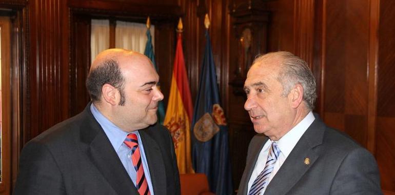 Reunión del alcalde de Oviedo con el rector de la Universidad