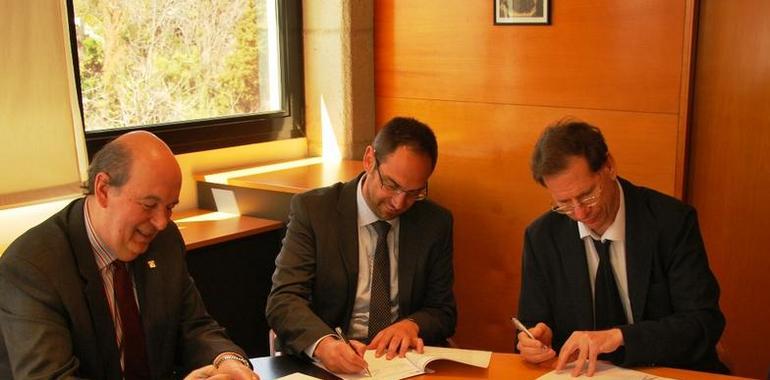 Química del Nalón  firmó esta mañana como socio fundador de la primera Cátedra de Dirección por Misiones de España