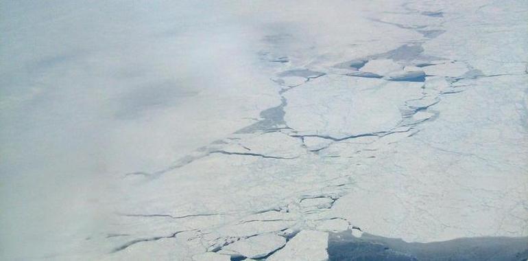 El Ártico escupe metano por las grietas del hielo y calienta el planeta