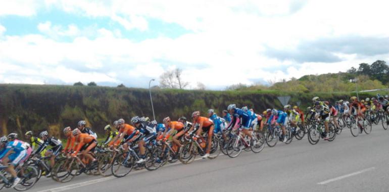 Beñat Intxausti se adjudica la Vuelta Ciclista a Asturias