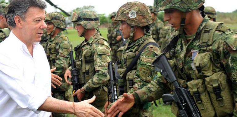 Santos felicita al Ejército colombiano por su contundente respuesta al ataque de las FARC