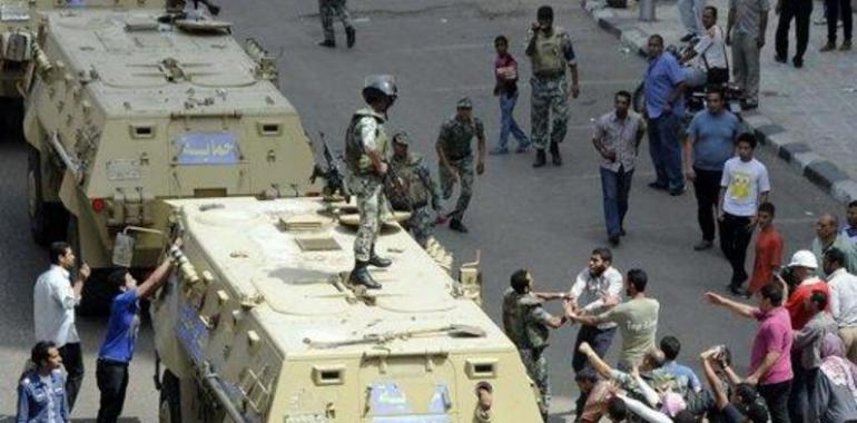 Asesinan a tiros a más de 20 manifestantes contra el régimen militar en El  Cairo