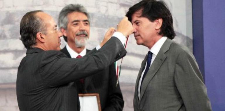 Otín recibe de Calderón el Premio México de Ciencia y Tecnología 