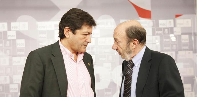 El PSOE plantea una hoja de ruta española con tres grandes acuerdos para salir de la crisis 