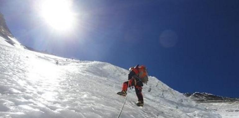  Iranian lady atop Mount Everest