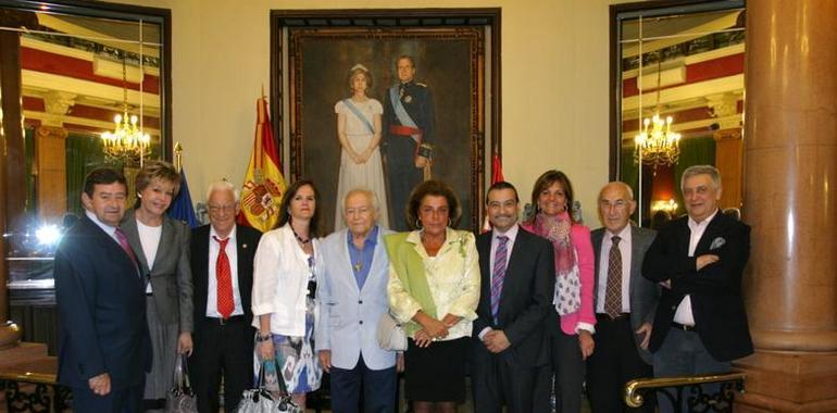 Del Bosque, Carmen Cervera y Renfe entre los premios Puentes del Mundo