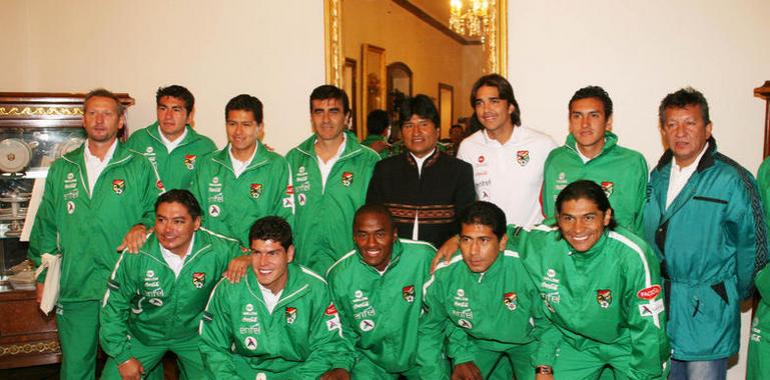 Morales alienta a la Selección boliviana ante su encuentro con la chilena para el Mundial 2014