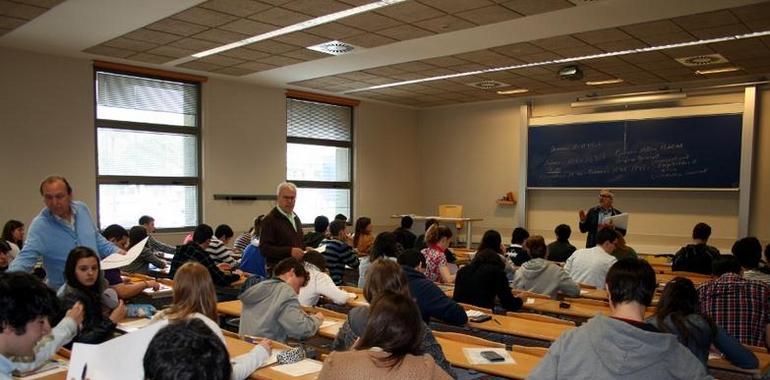 3.893 alumnos se examinan el lunes de PAU en la Universidad de Oviedo
