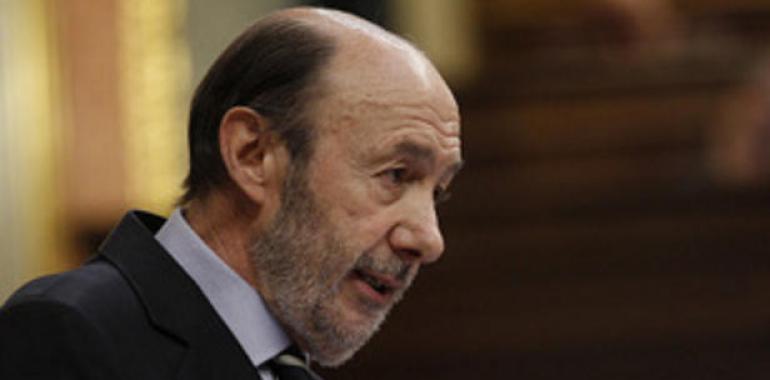 Rubalcaba reclama una comisión parlamentaria que estudie “la letra pequeña” del rescate a España 