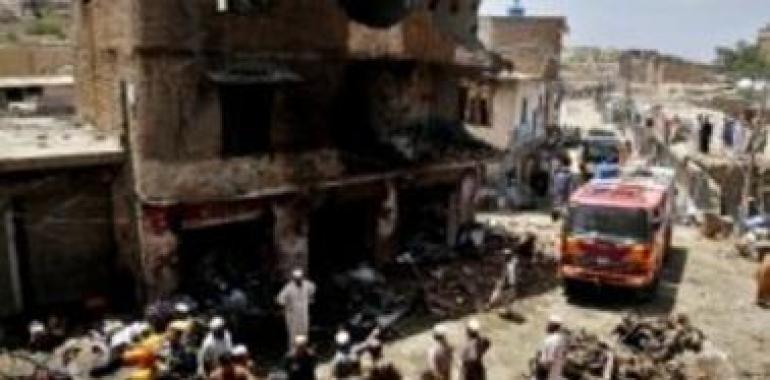 Una bomba mata a 25 personas en el noroeste de Pakistán