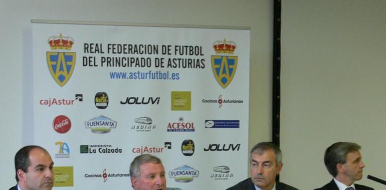 La Federación asturiana de fútbol dota de desfibriladores a los clubes de Tercera