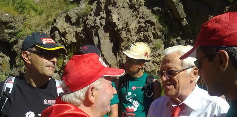 El Padre Ángel se incorpora a la marcha de los mineros asturianos