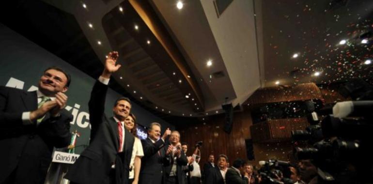 El presidente Calderón felicita al presidente electo, Enrique Peña Nieto