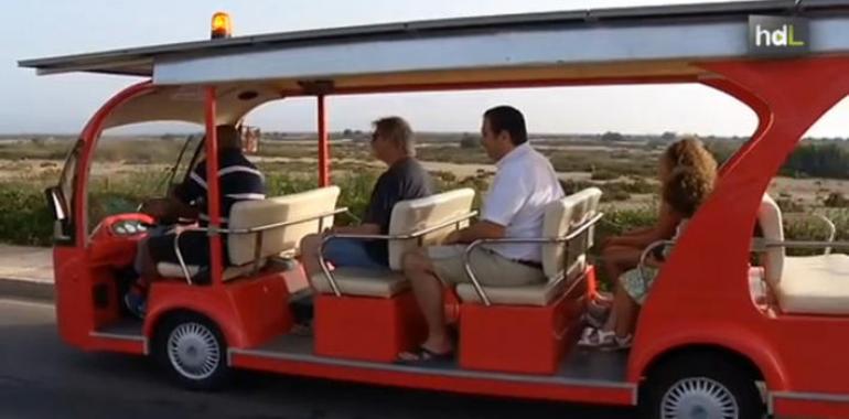 Una cooperativa turística patenta el primer autobús solar de España