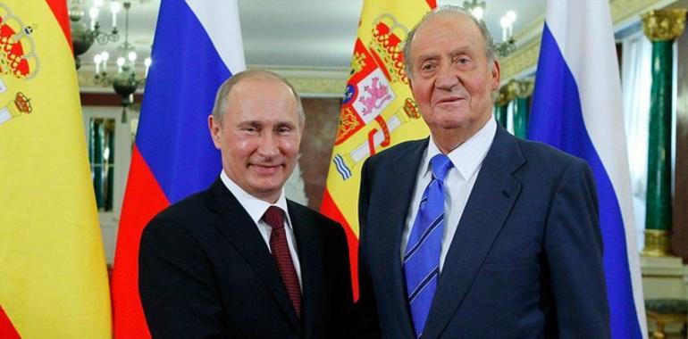 Don Juan Carlos inicia su visita a Moscú junto a una representación empresarial española