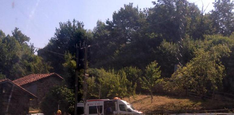 Otro vuelco de tractor deja un herido de cuidado en Sobrescobio