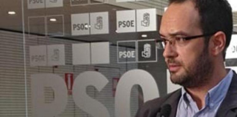 El PSOE intensifica su campaña pro 400 euros con mociones en los ayuntamientos y parlamentos 