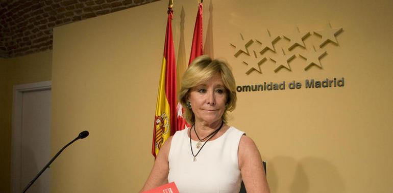 Esperanza Aguirre presenta su dimisión como presidenta de Madrid y diputada popular