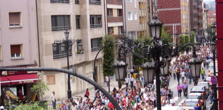 Trabajadores de la Sanidad demandan soluciones por las calles de Oviedo