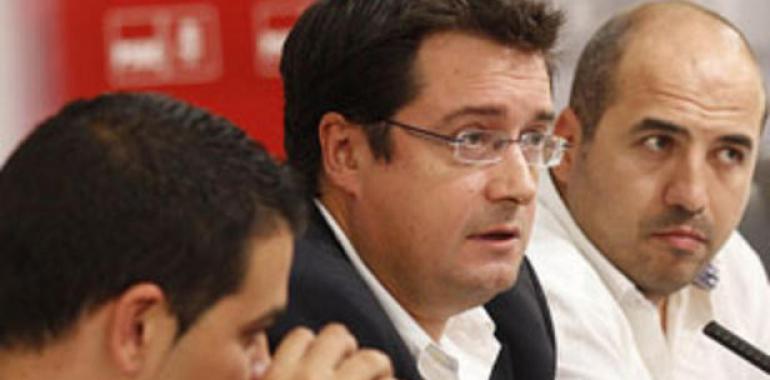 Óscar López tilda la LOMCE de "cortina de humo" para tapar "los recortes y el caos" generados por Rajoy