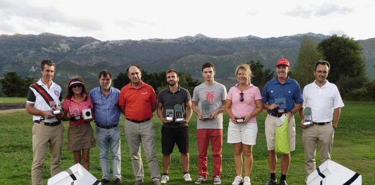 Ganadores del X Torneo Cajastur en el Club de Golf de Llanes