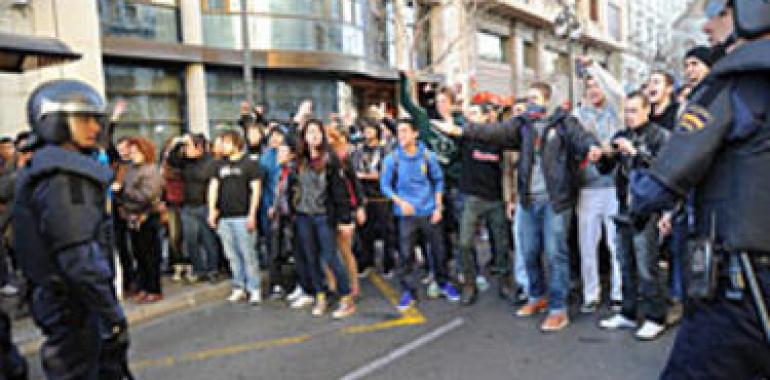 Llamazares afirma que el PP "fracasó en su intento de criminalizar" a los españoles por manifestarse
