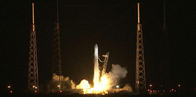 El Falcon 9 puso en órbita una nave comercial con destino a la EEI