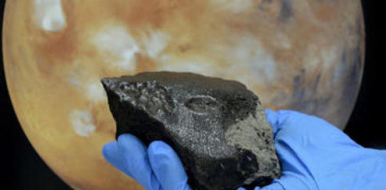 Un meteorito marciano transporta información en vidrio negro