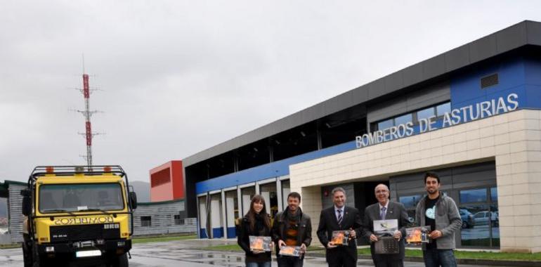 "Factoría Benéfica" `pone a la venta el calendario solidario "Bomberos de Asturias"