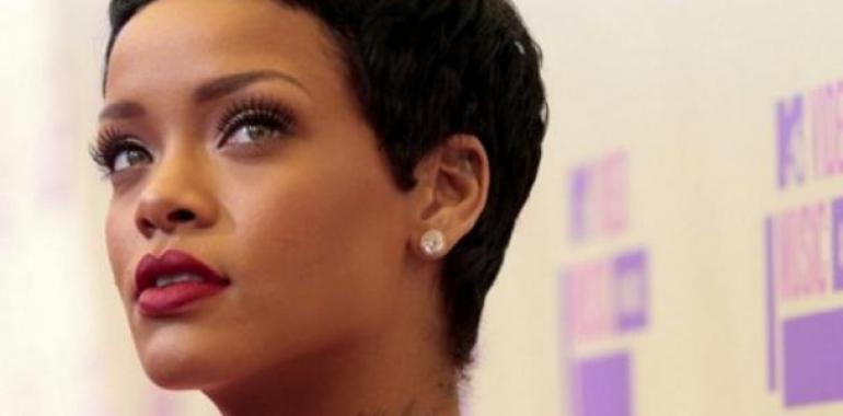 ¡Rihanna estrenó Tatuaje!